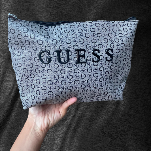 Cosmetiquero guess gris grande muy espacioso