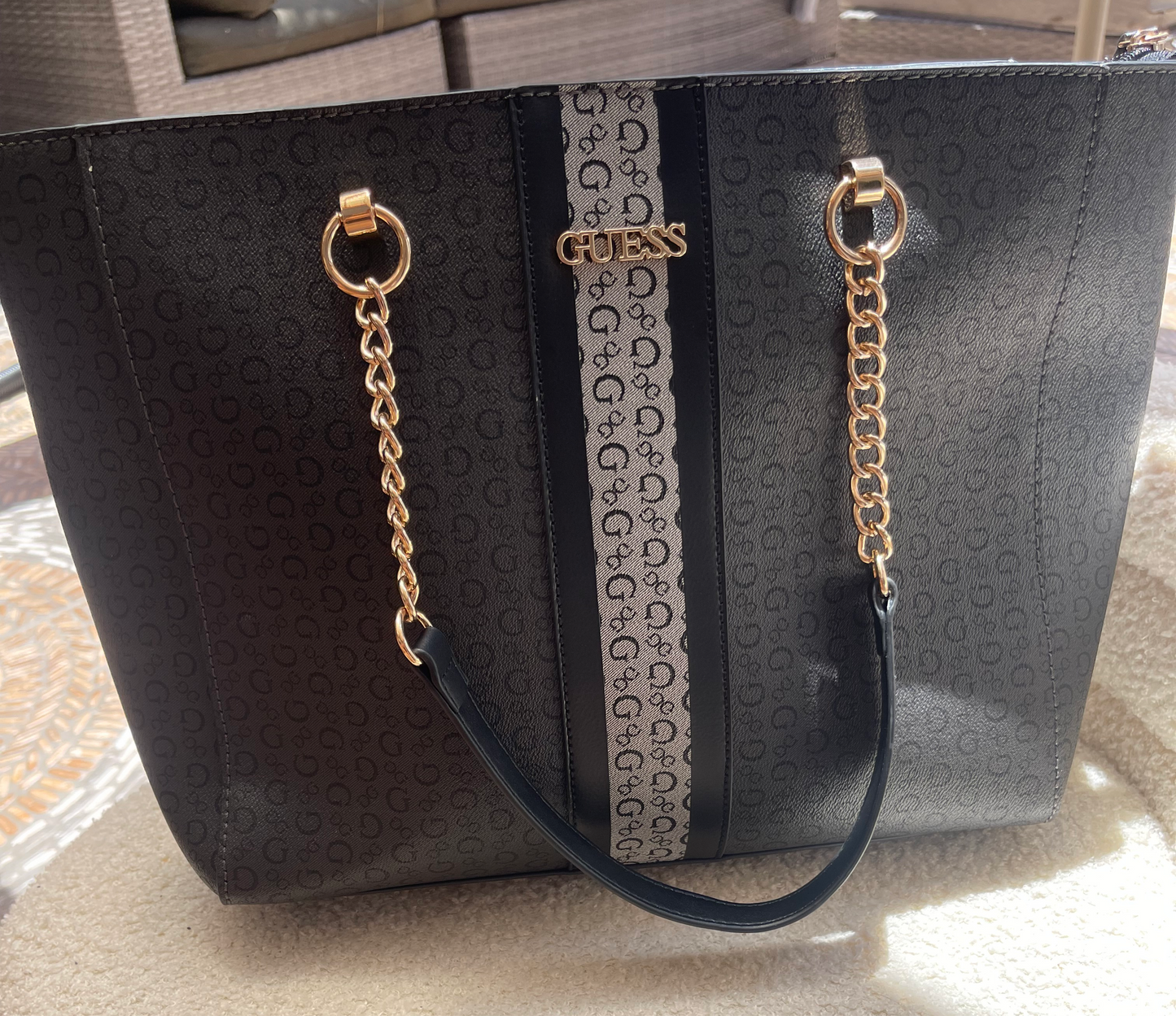 Tote Guess