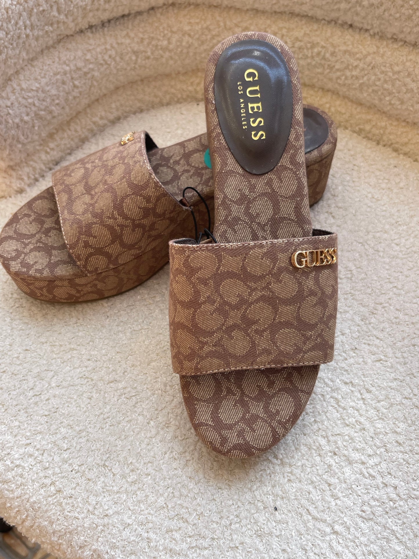 Sandalia Plataforma Guess 37,5